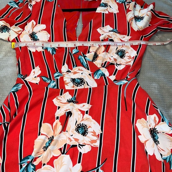 Express Red Floral Long Sleeve Romper Size Small NWT - Picture 7 of 8